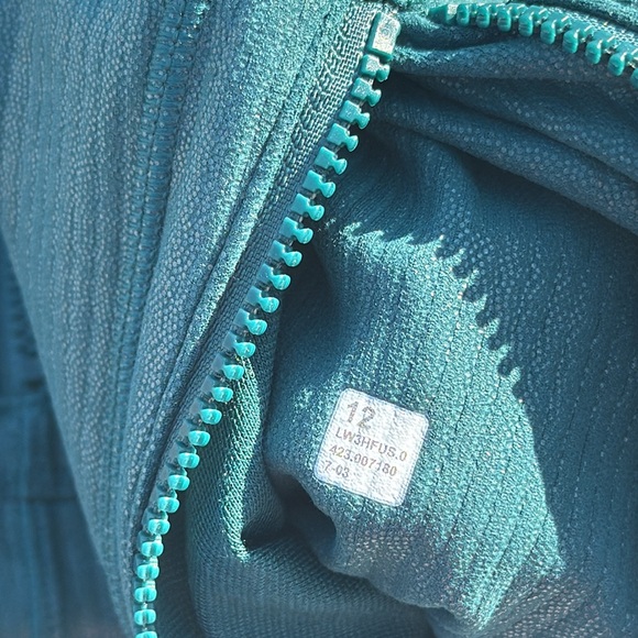 Lululemon Cropped Define Jacket Nulu Storm Teal Shine size 12 NWT - Picture 4 of 7